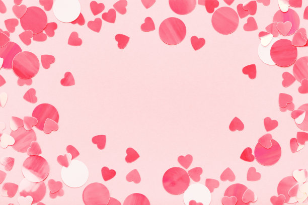 节日框架红心五彩纸屑在粉色柔和的背景爱情人节。图片下载