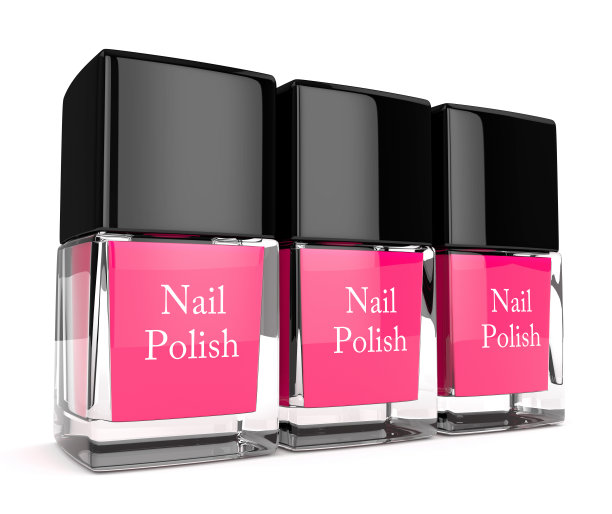 指甲油在白色上的3d渲染图片下载