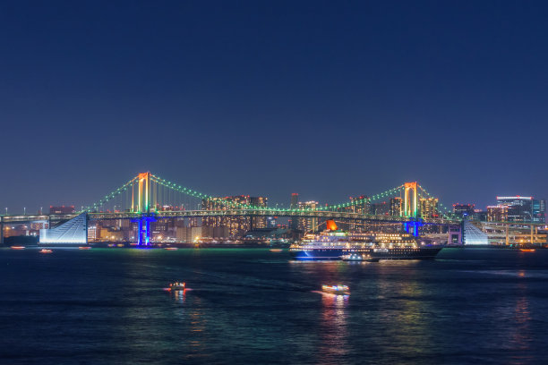 彩虹桥和豪华邮轮图片下载