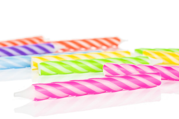 生日蛋糕上蜡烛孤立白色图片下载