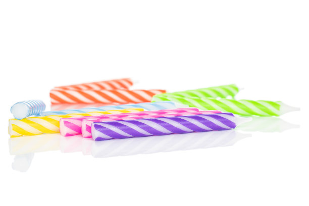 生日蛋糕上蜡烛孤立白色图片下载