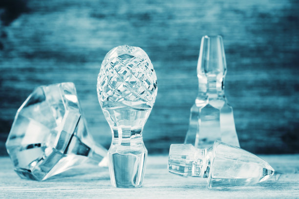 几种不同形状的滗水器水晶塞图片下载