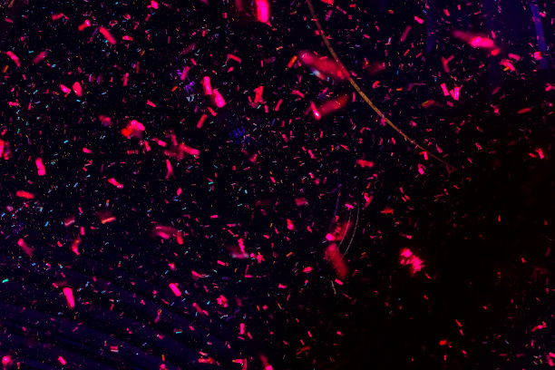 红色闪光胶片从空中落下图片下载