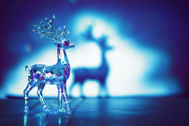 冰上的水晶玻璃鹿图片下载