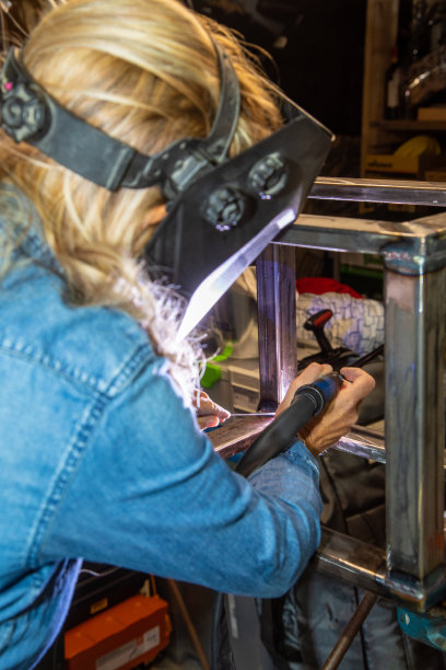 女性TIG焊机图片下载