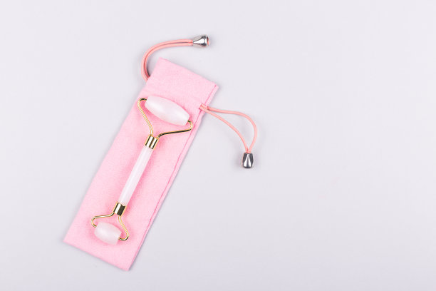 以粉红玉辊构成简约美。图片下载