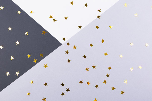 最小的背景由黑色和灰色的纸和飘落的五彩纸屑。图片下载