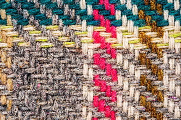 带彩色线的棕色格子织物。图片下载