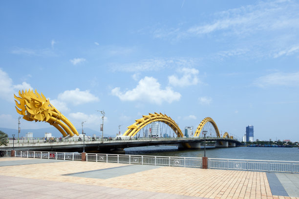 越南岘港龙桥Hàn及海滨长廊。图片下载