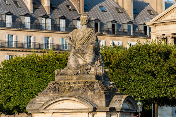 斯特拉斯堡雕像在巴黎的协和广场，法国，纪念碑是在19世纪30年代由jacques - ignace Hittorff建立图片下载