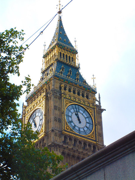 英国伦敦，桥下的大本钟。图片下载