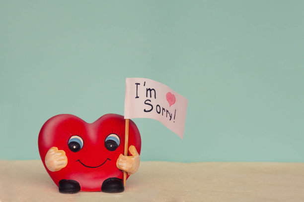 心的身影捧着盘子我对不起图片下载