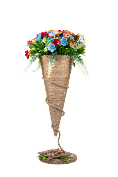 用麻线在花瓶里编织花朵图片下载