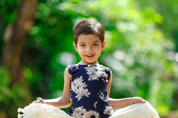 可爱的印度女孩图片下载