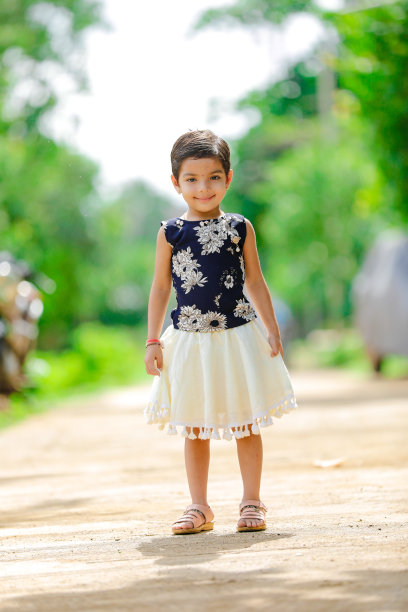 可爱的印度女孩图片下载