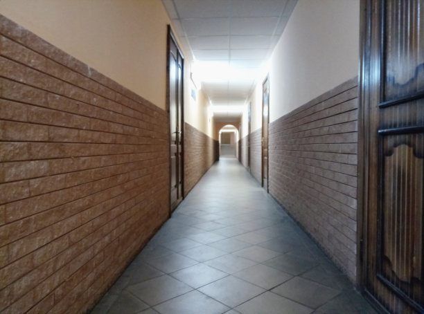 大厅里有个火车站。图片下载