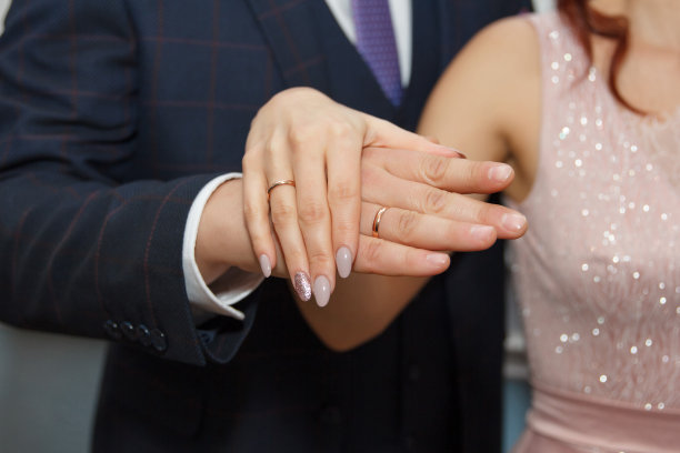 刚刚结了婚的汉兹图片下载