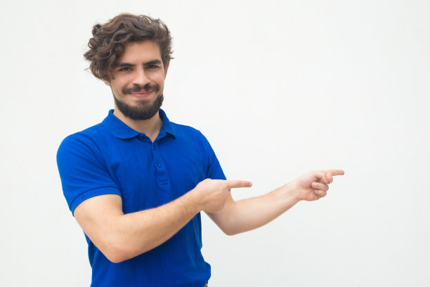 快乐满足的家伙指指点点图片下载