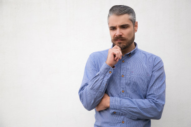 沉思专注的人思考问题图片下载