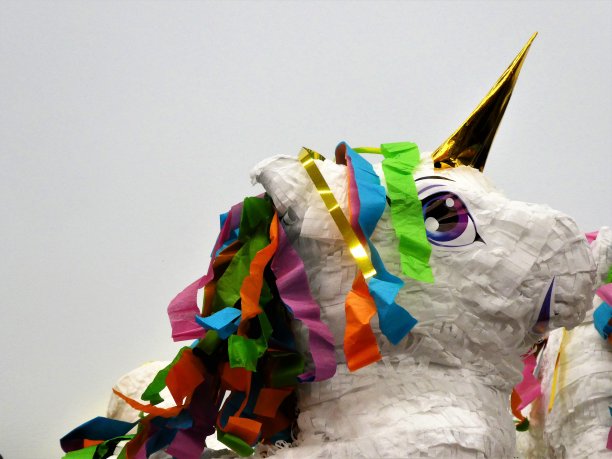 独角兽儿童的皮纳塔派对图片下载