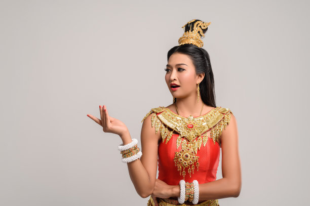 穿着泰国服装的女人，有一个手的象征图片下载