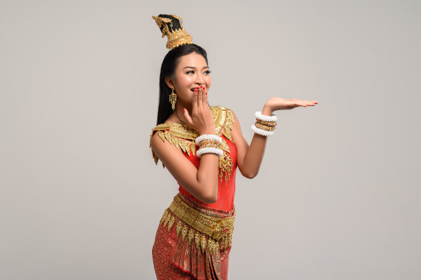 穿着泰国服装的女人，有一个手的象征图片下载