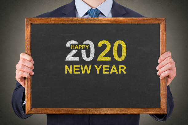 在黑板背景下的2020年新年快乐图片下载