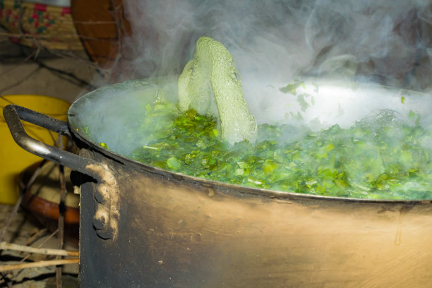 甘蓝叶在沸水中图片下载