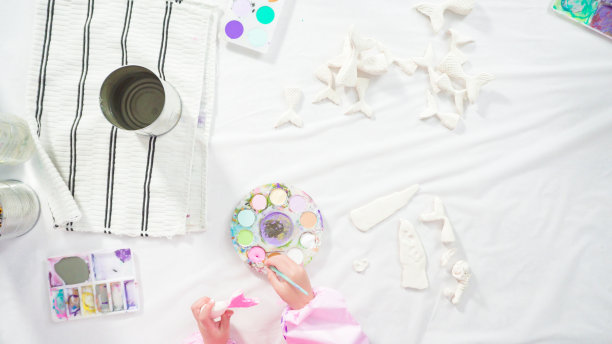 画美人鱼的尾巴和贝壳图片下载