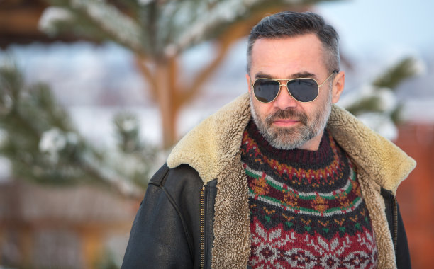 冬天的男人图片下载