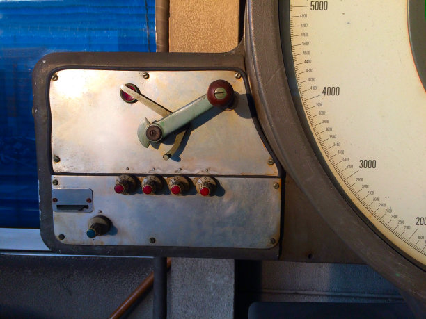 旧金属基座图片下载