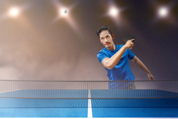 亚洲乒乓球运动员挥拍图片下载