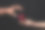 白手给了非洲手红苹果。多样性或宗教观念。情人节图片下载