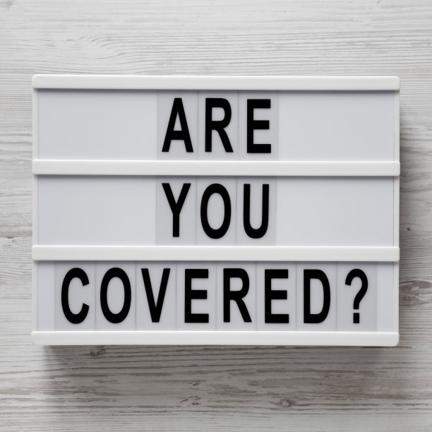 “你了吗?的字样，白色木质背景，俯视图。头顶上，从上面看，是平躺着的。特写镜头。图片下载