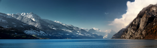 瑞士阿尔卑斯山瓦伦湖的冬季景色图片下载