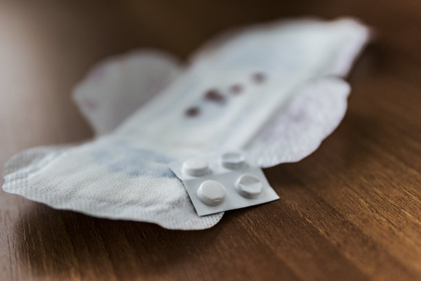 经期垫和药片图片下载