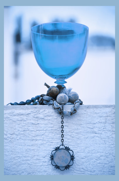 蓝色的杯子图片下载