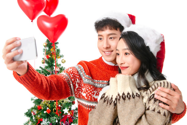 年轻夫妇用手机拍照图片下载