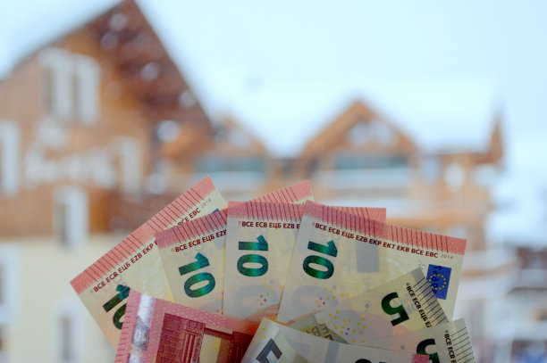 欧洲阿尔卑斯山的房地产图片下载