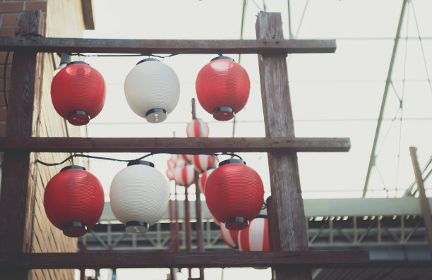 日本灯笼在餐厅，商店，办公室或其他图片下载