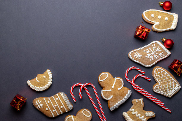 圣诞糖果。圣诞框架和姜饼饼干。圣诞贺卡，横幅。寒假圣诞主题。新年快乐。空间的文本图片下载