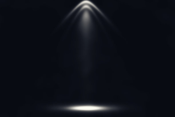 工作室暗室白色舞台与聚光灯和雾在黑色背景。图片下载