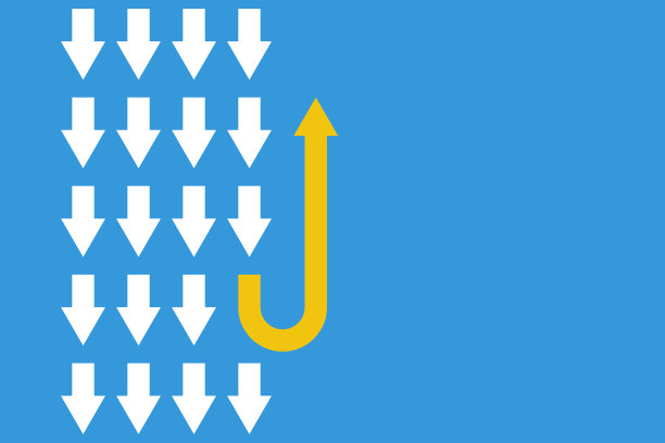 白色箭头组在一个方向和黄色箭头不同的方式，业务创新或新的战略矢量概念图片下载