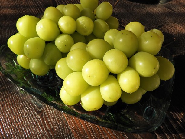 桌上葡萄特写镜头图片下载