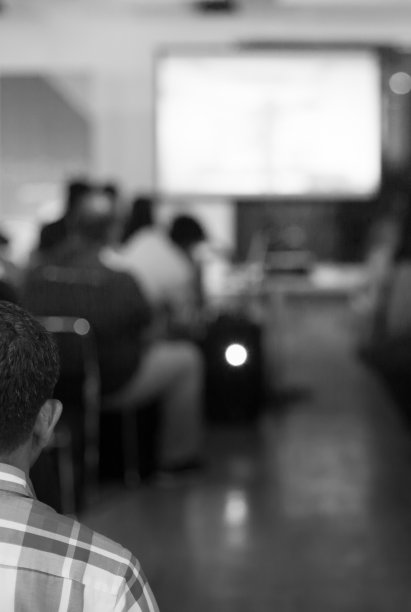 会议照片观众和演讲嘉宾。在论坛期间的小组讨论中，演讲人。公司经理在销售高管培训上进行讨论。投资者表示。图片下载