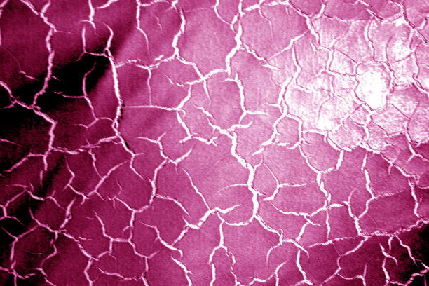 肮脏的皮革表面与模糊效果在粉色调。图片下载