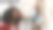 后台的照片拍摄:化妆师应用口红化妆美丽的黑色模特与郁郁葱葱的卷发。时尚杂志工作室拍摄准备。专业设备工作室图片下载