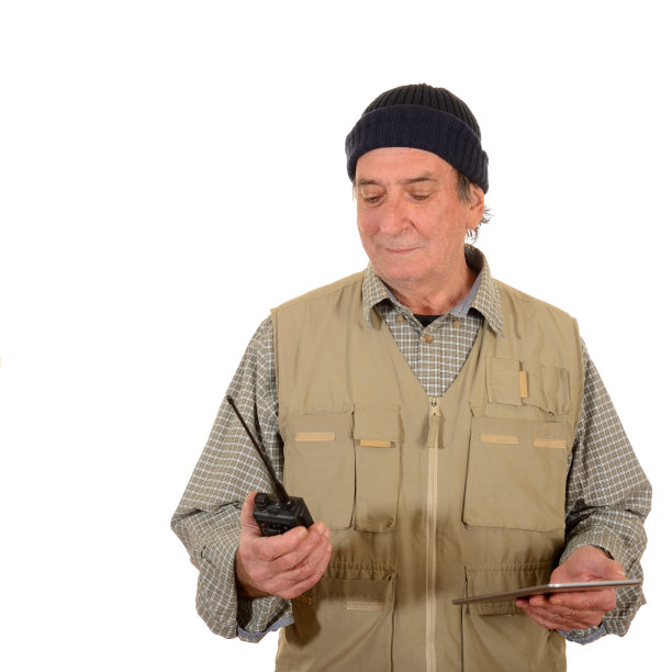 成熟的男人自信的卡车司机或工人有数字平板电脑和对讲机图片下载