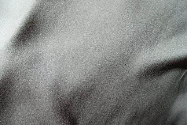 浅灰色雪纺织物表面，褶皱柔软图片下载