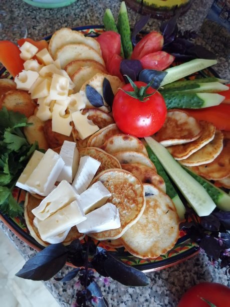 五颜六色的奶酪和蔬菜图片下载